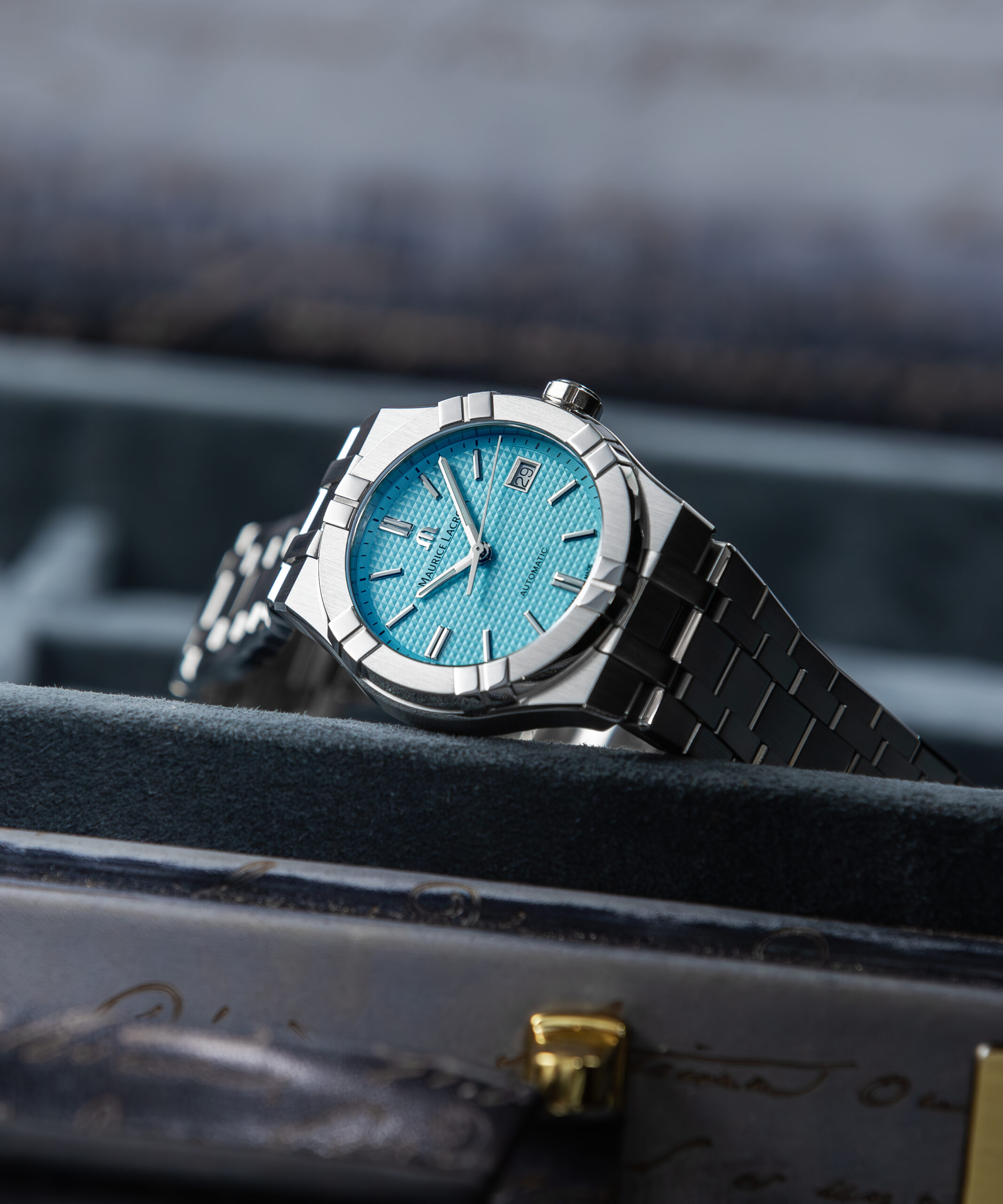 MAURICE LACROIX AIKON Automatic 39mm Summer Edition Turquoise 