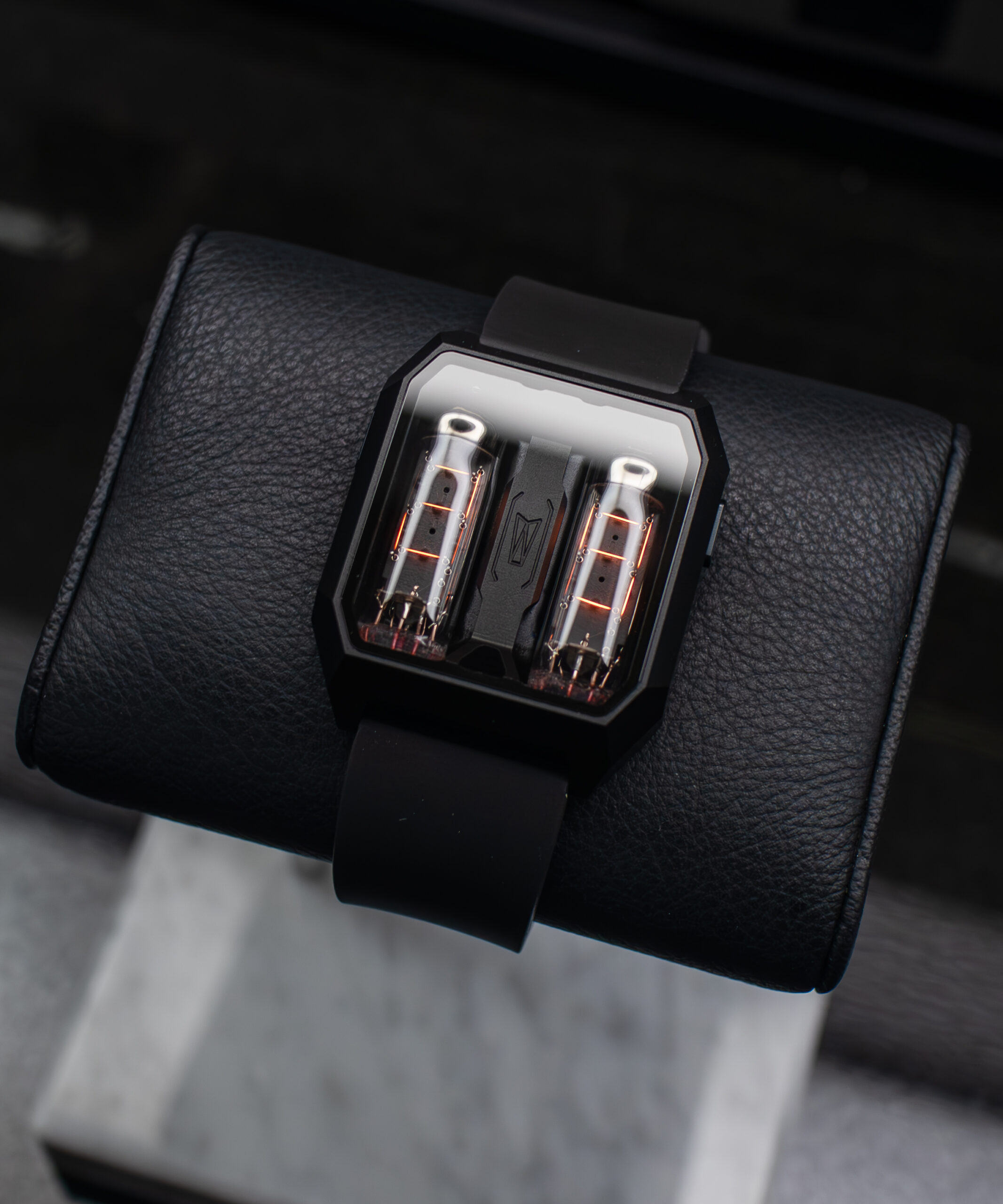 ALWA VACUUM TUBES WATCH NIXIE BLACK – Chrono Theory – クロノセオリー